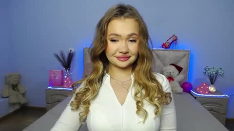 anastacyyellig online show from 01/17/25, 09:39