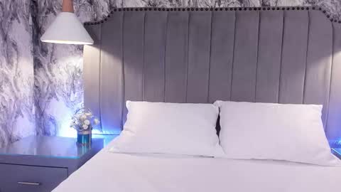 Mia online show from 09/18/25, 12:29