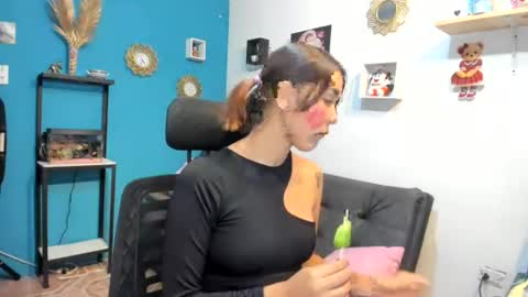 Snapshot of anastasia_tuya chatting on 07/16/26, 09:32 anastasia online show from 07/16/26, 09:32
