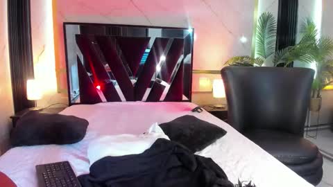 Anastasia online show from 12/18/25, 01:50