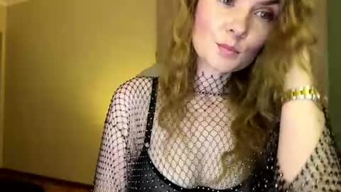 Snapshot of anavelle chatting on 06/20/26, 10:45 Ana online show from 06/20/26, 10:45