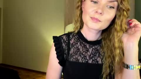Snapshot of anavelle chatting on 07/04/26, 11:33 Ana online show from 07/04/26, 11:33