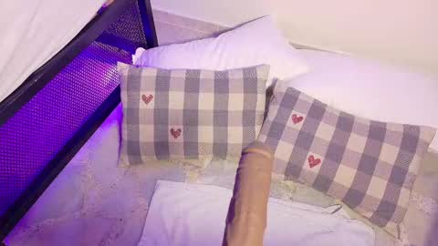 Kendra  online show from 11/11/25, 10:37