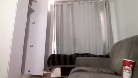 Snapshot of andemax chatting on 12/14/24, 09:40 And 16.8 online show from 12/14/24, 09:40