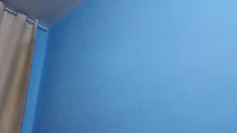 Snapshot of andemax chatting on 11/10/25, 04:33 And 16.8 online show from 11/10/25, 04:33