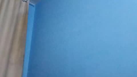 Snapshot of andemax chatting on 11/11/25, 04:12 And 16.8 online show from 11/11/25, 04:12