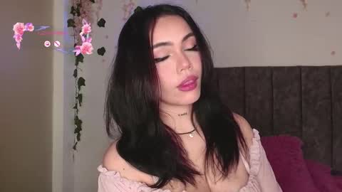 Snapshot of andra_rosse chatting on 04/30/26, 05:47 Andra de la Rosse online show from 04/30/26, 05:47