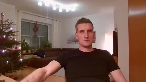 Name online show from 12/25/24, 08:17