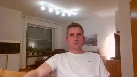Snapshot of andre029 chatting on 11/16/25, 08:36 Name online show from 11/16/25, 08:36