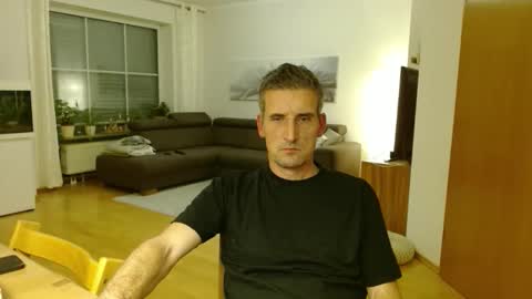 Snapshot of andre029 chatting on 11/28/25, 09:17 Name online show from 11/28/25, 09:17