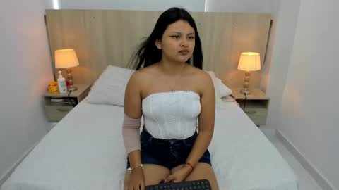 Andrea Caicedo online show from 10/01/25, 07:31