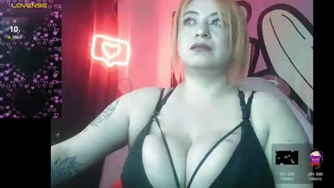 Snapshot of andrea_saenz_ chatting on 01/10/25, 02:46 online show from 01/10/25, 02:46