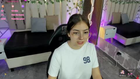 andrea_tay1 online show from 06/02/26, 07:27