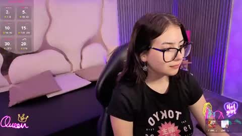 andrea_tay1 online show from 06/19/26, 07:06