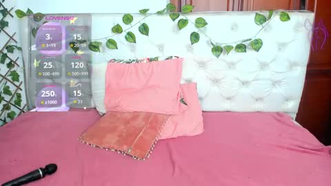 Naomi Andrea Daviss online show from 10/20/25, 12:16