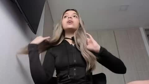 andreau 19 online show from 04/15/26, 03:19