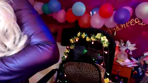 Snapshot of andreeajj chatting on 12/11/24, 11:00 andreeajj online show from 12/11/24, 11:00