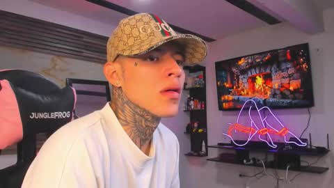 andrees_s online show from 11/23/25, 07:46