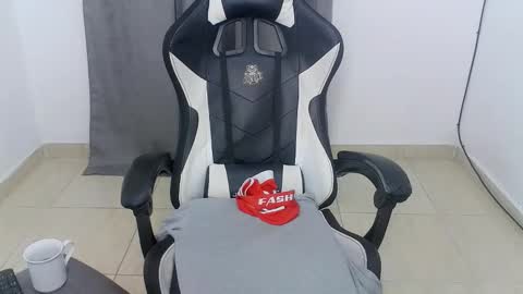 andres180950734 online show from 10/11/25, 09:52