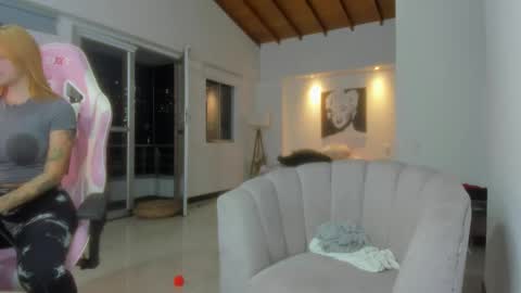 Snapshot of andres_bottero chatting on 01/14/25, 01:58 Andrs botero online show from 01/14/25, 01:58