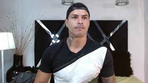 insta andres clark  online show from 03/11/25, 06:19