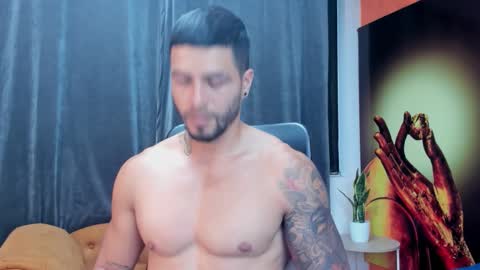 insta andres clark  online show from 11/28/25, 05:59