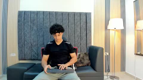 Snapshot of andres_cream chatting on 09/15/25, 12:16 andres_cream online show from 09/15/25, 12:16