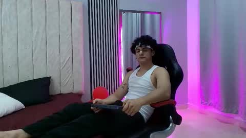 Snapshot of andres_cream chatting on 09/23/25, 04:15 andres_cream online show from 09/23/25, 04:15