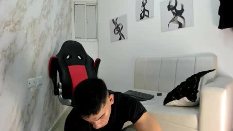 andres_stud online show from 11/23/25, 05:18