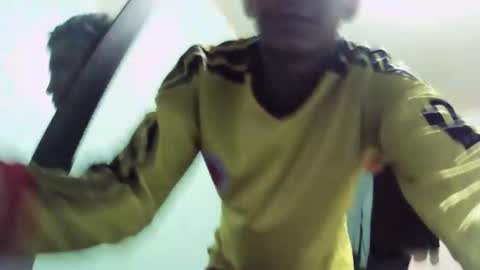 andrescaraballo18 online show from 10/27/25, 12:36