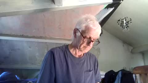 Snapshot of andrew160258 chatting on 07/14/26, 11:49 Andrew online show from 07/14/26, 11:49