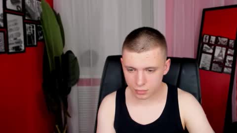 Snapshot of andrew_ellis chatting on 11/04/25, 04:06 Andrew online show from 11/04/25, 04:06