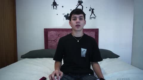 Snapshot of andrew_restrepo chatting on 10/18/25, 07:47 andrew restrepo online show from 10/18/25, 07:47