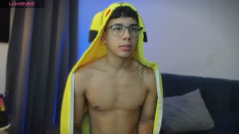 Snapshot of andrew_twink18 chatting on 07/17/26, 01:45 Andrew M. online show from 07/17/26, 01:45