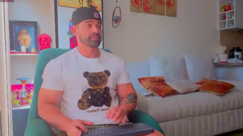 Snapshot of andrewfame chatting on 07/11/26, 01:58 Andrew online show from 07/11/26, 01:58
