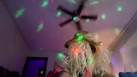 Snapshot of andrewgennie chatting on 11/15/25, 06:33 andrewgennie online show from 11/15/25, 06:33