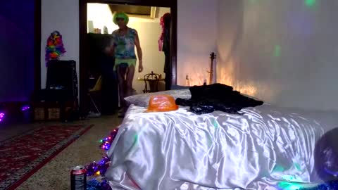 Snapshot of andrewgennie chatting on 12/15/25, 06:17 andrewgennie online show from 12/15/25, 06:17