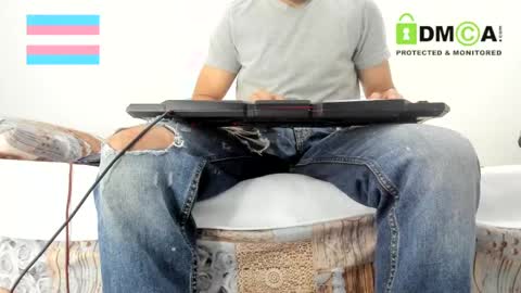 hugeclit  online show from 02/16/25, 12:32