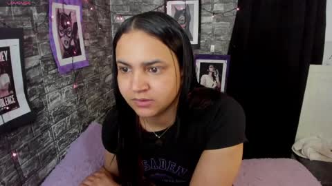 Snapshot of andrys_hot chatting on 05/14/26, 11:33 Andrys online show from 05/14/26, 11:33