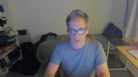 Snapshot of andy0pandi chatting on 01/31/25, 04:03 Andrew online show from 01/31/25, 04:03