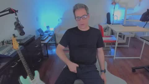 Snapshot of andy0pandi chatting on 09/17/25, 09:05 Andrew online show from 09/17/25, 09:05