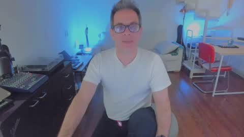 Snapshot of andy0pandi chatting on 10/02/25, 12:17 Andrew online show from 10/02/25, 12:17