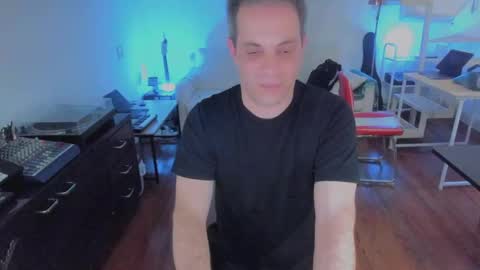 Snapshot of andy0pandi chatting on 10/03/25, 07:11 Andrew online show from 10/03/25, 07:11