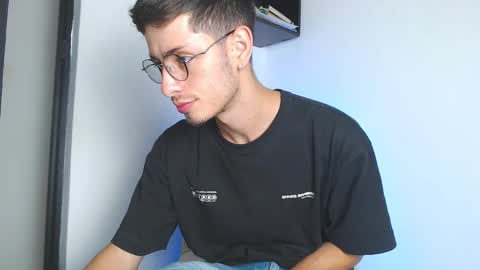 Snapshot of andy_collins__ chatting on 09/30/25, 02:38 andy_collins__ online show from 09/30/25, 02:38