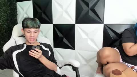 andy_dan1 online show from 01/18/26, 07:50