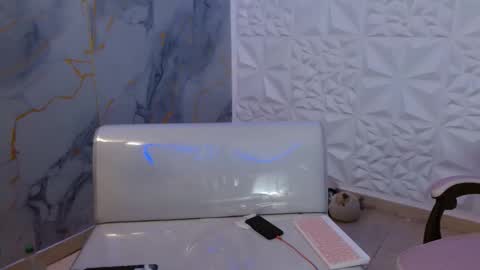 andy_dan1 online show from 04/06/26, 09:05