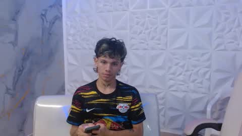 andy_dan1 online show from 04/15/26, 08:31