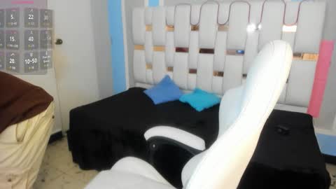 Snapshot of andykings_1 chatting on 01/09/26, 04:04 Andy Kings online show from 01/09/26, 04:04