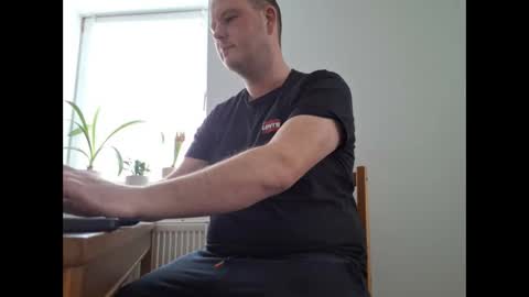 Snapshot of andypsilon88 chatting on 02/14/25, 09:24 ShortyfromS online show from 02/14/25, 09:24