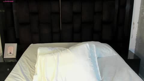 Snapshot of andywiills chatting on 02/07/25, 01:04 Andy online show from 02/07/25, 01:04